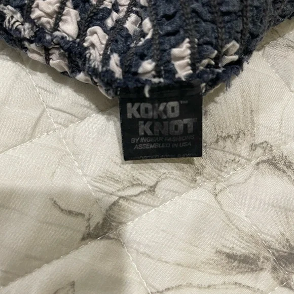 Black and White Women's Top - Picture 4 of 4